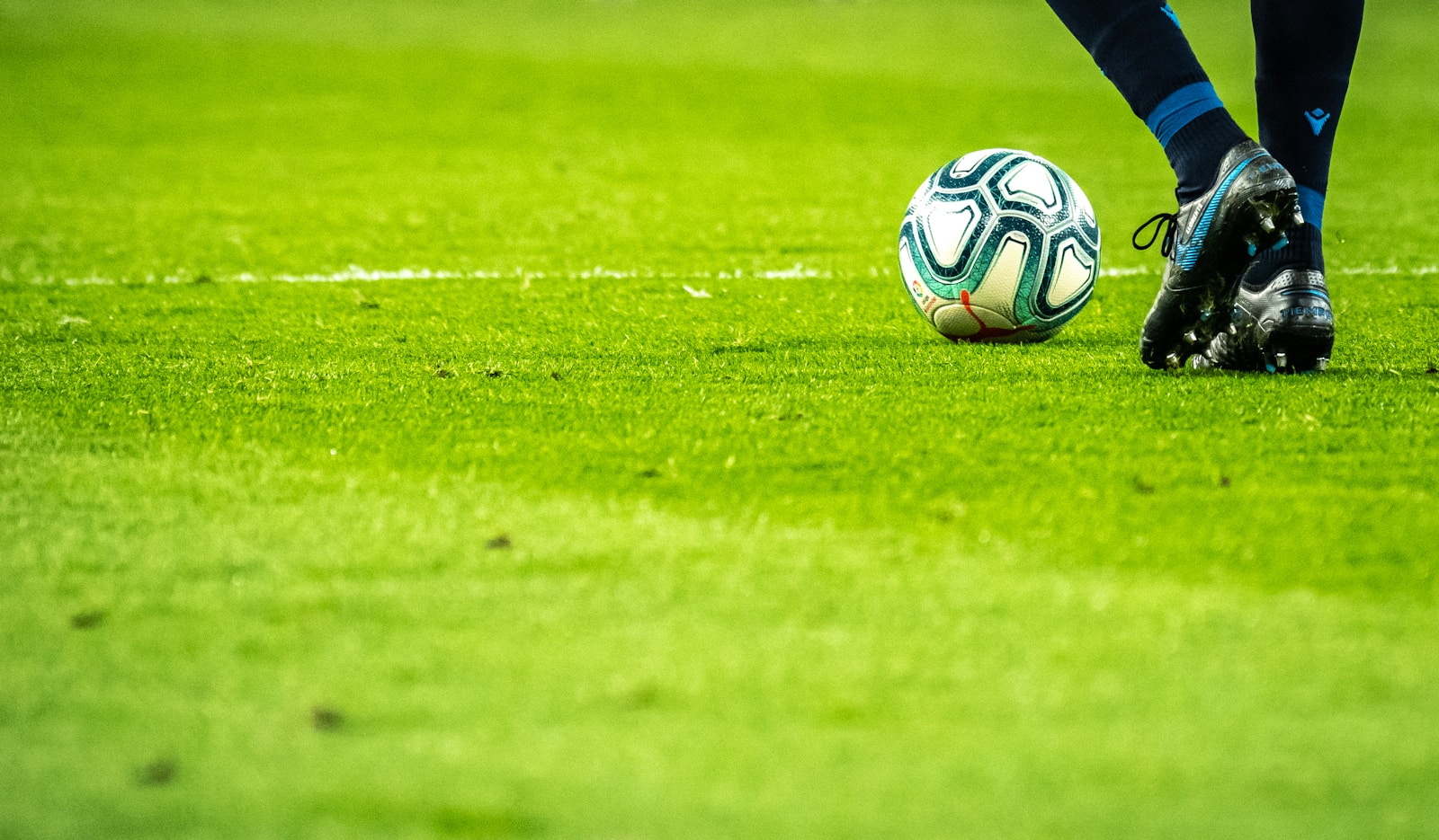 加拿大28 — 篮球场地与运动剪影